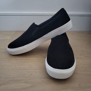 MIA NWOT black suede slip on sneaker size 9